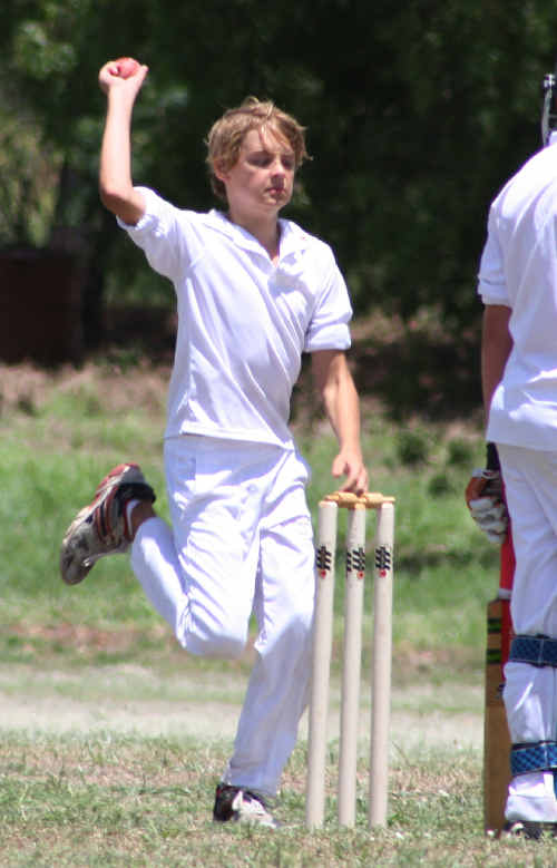 ON LINE: Emerald Magpies under-13s earlier this season. file ON LINE: Emerald Magpies under-13s earlier this season. file